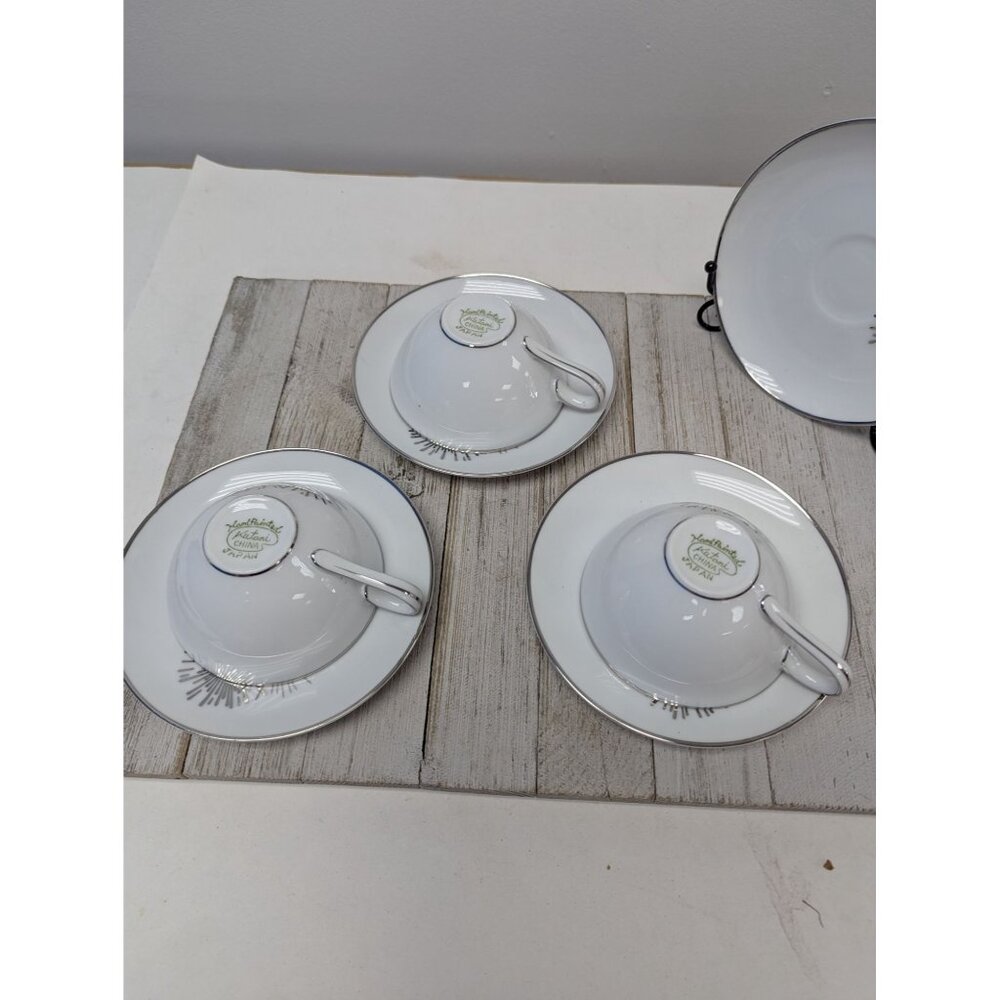 Vintage Kutani Set 4 Saucers and 3 Cups White Silver Gray Bursts Japan Teacups - Picture 7 of 10